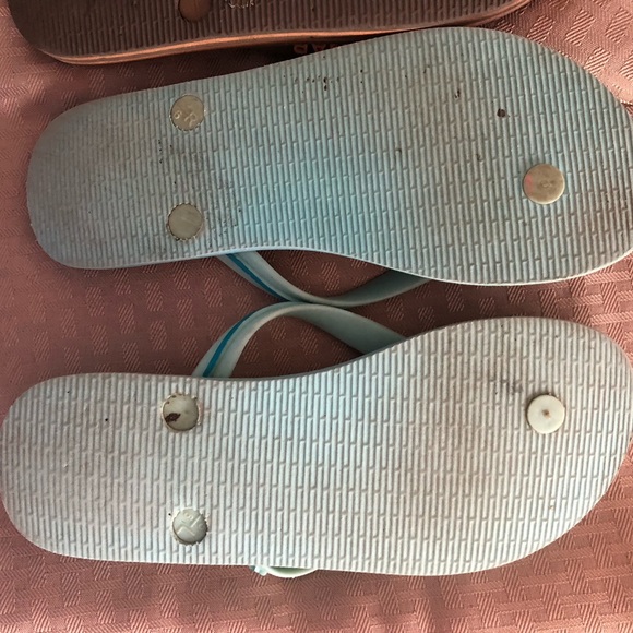 GAP WOMENS PAISLEY FLIP FLOPS SET of TWO - Picture 6 of 10